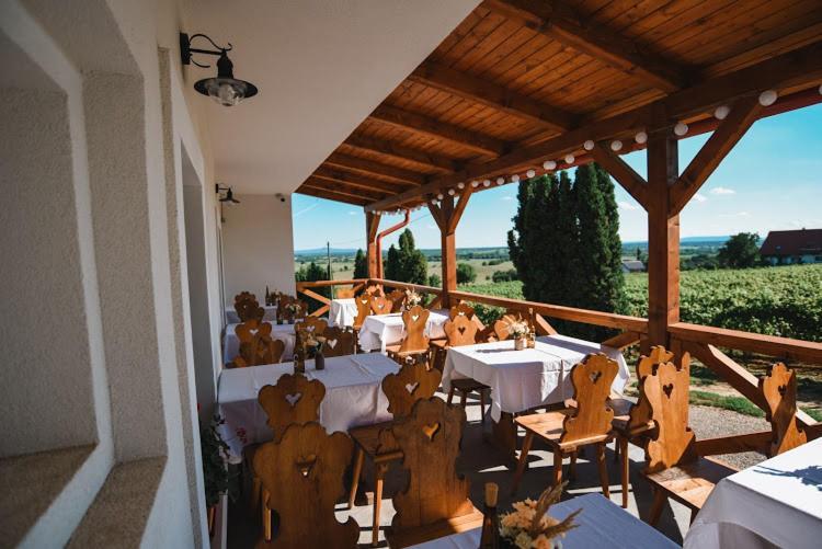 Somlo Kolonics Kuria Hotel Somlovasarhely ภายนอก รูปภาพ