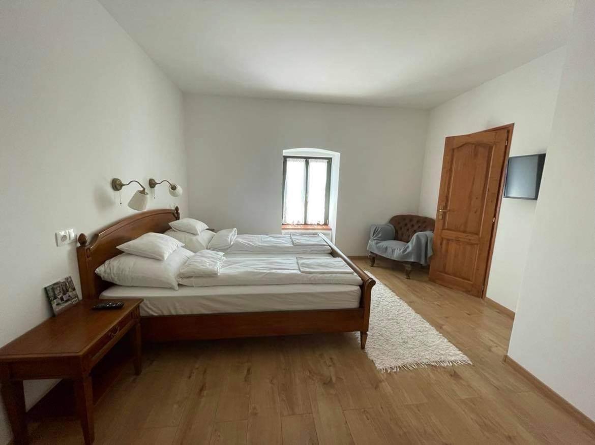 Somlo Kolonics Kuria Hotel Somlovasarhely ภายนอก รูปภาพ